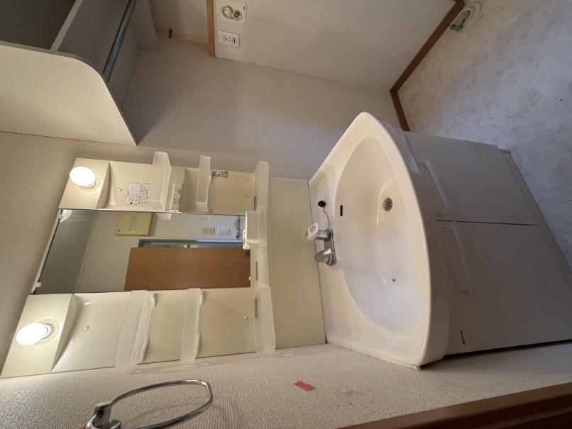 洗面設備　※クリーニング前の写真です