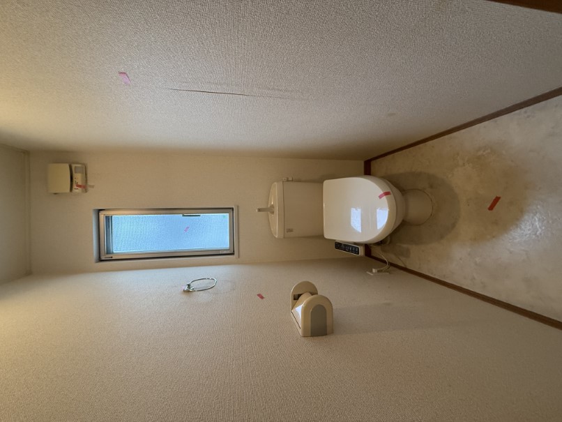 トイレ　※クリーニング前の写真です