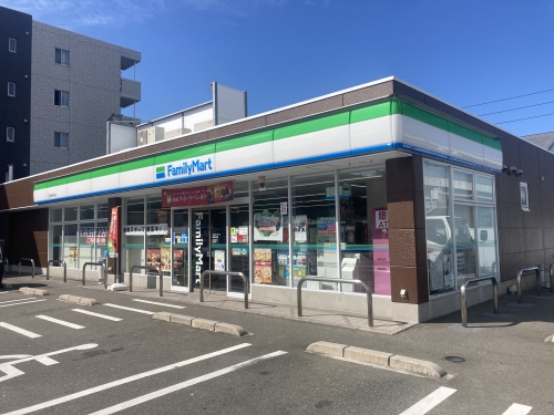 コンビニ　ファミリーマート粕屋門松店（コンビニ）まで300m
