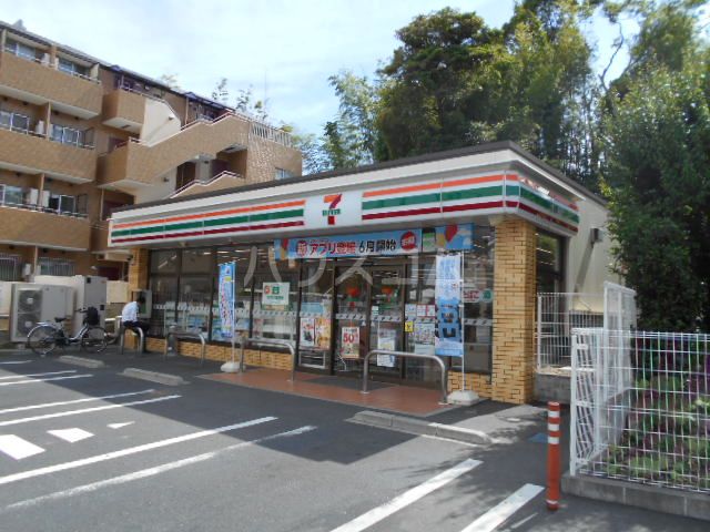 コンビニ　セブンイレブン（コンビニ）まで645m