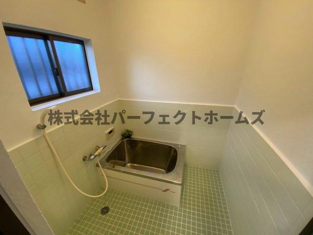 バス・シャワールーム　コンパクトで使いやすいお風呂です