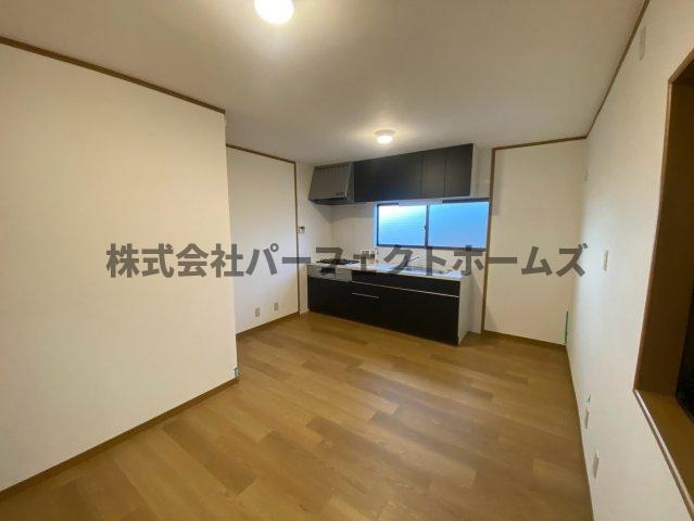 居室・リビング　こちらの居間で趣味の時間をお楽しみください