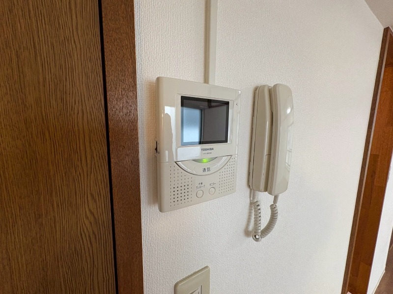 セキュリティ　ＴＶモニター付インターホンです。来客者の顔が見えるので安心！
