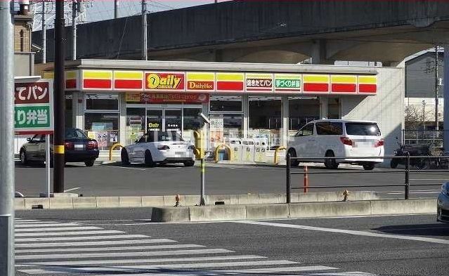 コンビニ　デイリーヤマザキ 八潮南川崎店（コンビニ）まで1384m