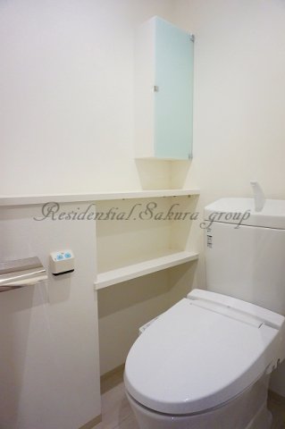 トイレ　落ち着いた色調のトイレです♪