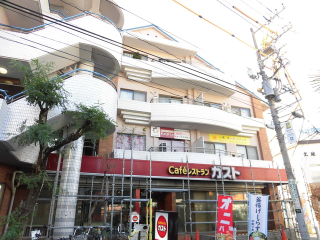 飲食店　ガスト大倉山駅前店（飲食店）まで100m