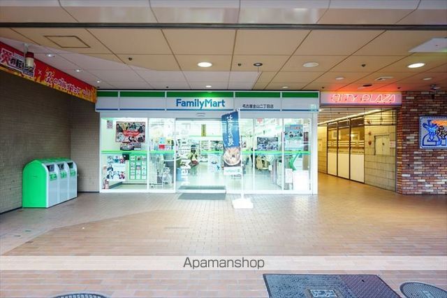 コンビニ　ファミリーマート（コンビニ）まで484m