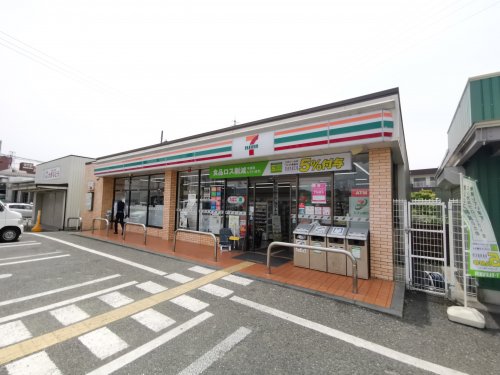 コンビニ　セブンイレブン 大阪狭山草沢店（コンビニ）まで208m