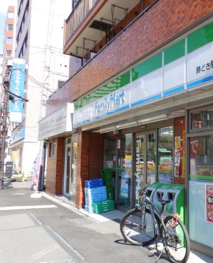 コンビニ　ファミリーマート 勝どき駅前店（コンビニ）まで94m