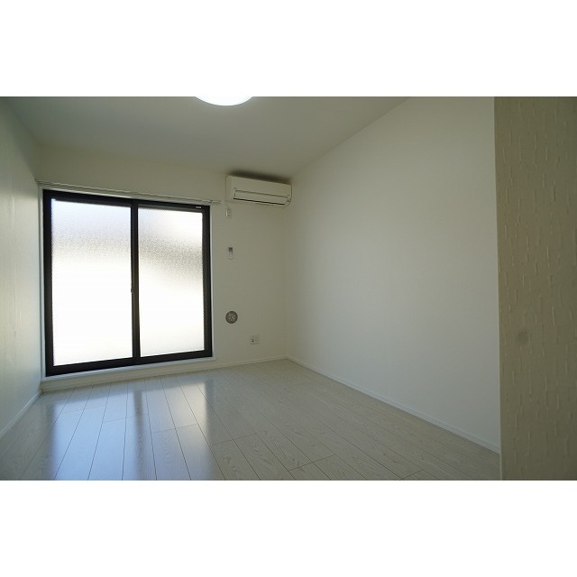 居室・リビング　南向きのお部屋です