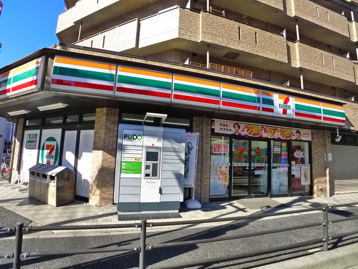 コンビニ　セブンイレブン（コンビニ）まで520m