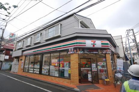 コンビニ　セブンイレブン世田谷三宿2丁目店（コンビニ）まで305m