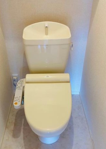 トイレ　※写真は同シリーズ類似物件を含む為現況優先とさせて頂きます