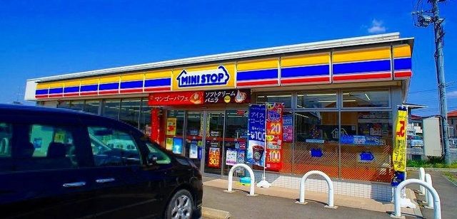 コンビニ　ミニストップ嵐山川島店（コンビニ）まで1500m