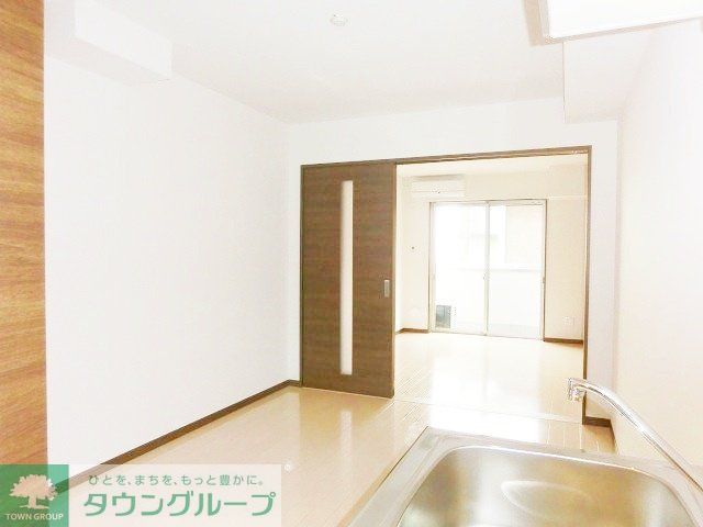 その他部屋・スペース　キッチン側から見た居室です