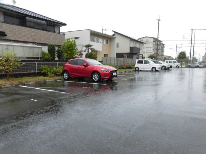 駐車場　駐車場に車を止められます