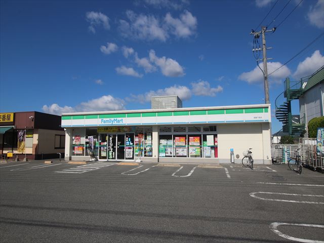 コンビニ　ファミリーマート西条下見店（コンビニ）まで735m