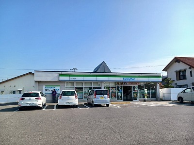 コンビニ　ファミリーマート高松川部店さん（コンビニ）まで750m