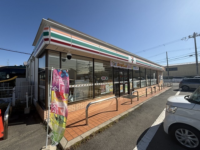 その他　セブンイレブン新田西町店様まで180m