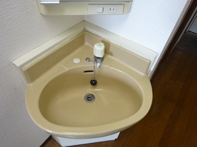 洗面設備　写真は205号室です（参考）