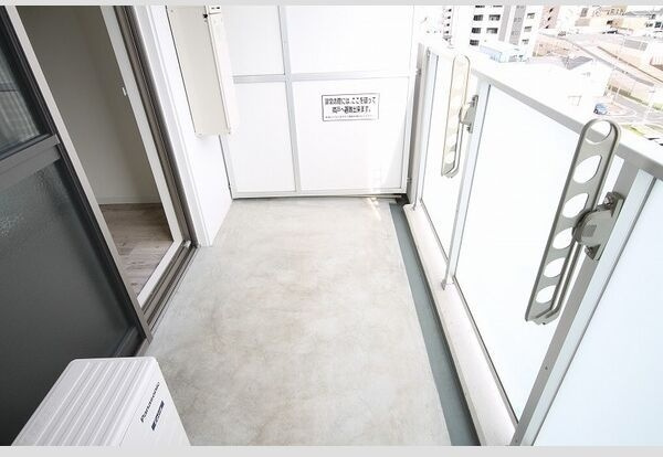 バルコニー　※写真は同じマンションの違う部屋のものになります。