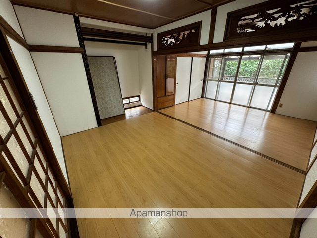 田中住宅の居間写真
