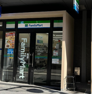 コンビニ　ファミリーマート 西小山駅前店（コンビニ）まで755m
