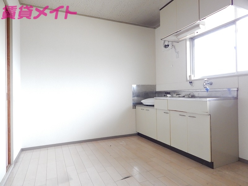 居室・リビング　同建物別部屋写真です