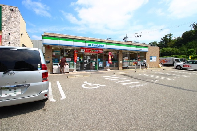 コンビニ　ファミリーマート吹田千里丘北店（コンビニ）まで874m