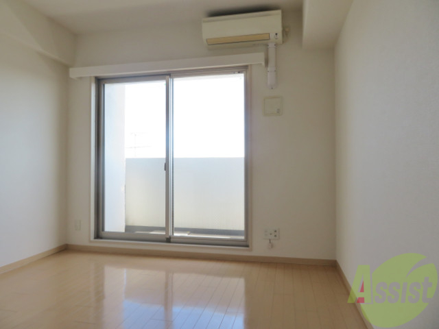 居室・リビング　陽の光が差し込む明るいお部屋は気持がいいですね～