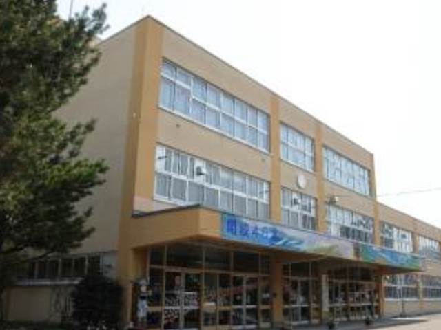 小学校　札幌市立発寒南小学校（小学校）まで373m