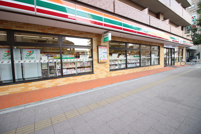 コンビニ　セブンイレブン（コンビニ）まで300m