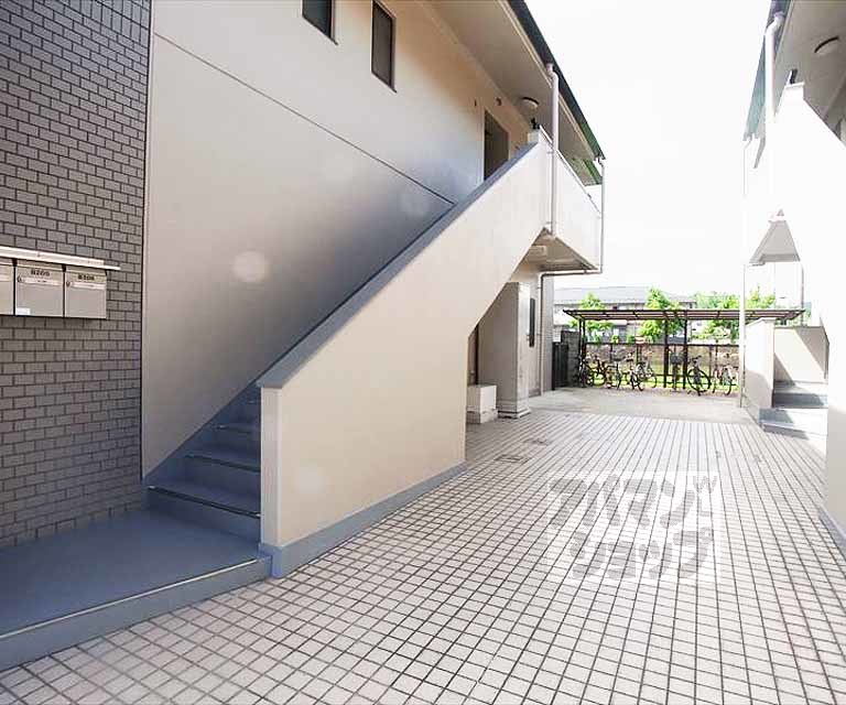 EAST・WEST WINGの外観写真