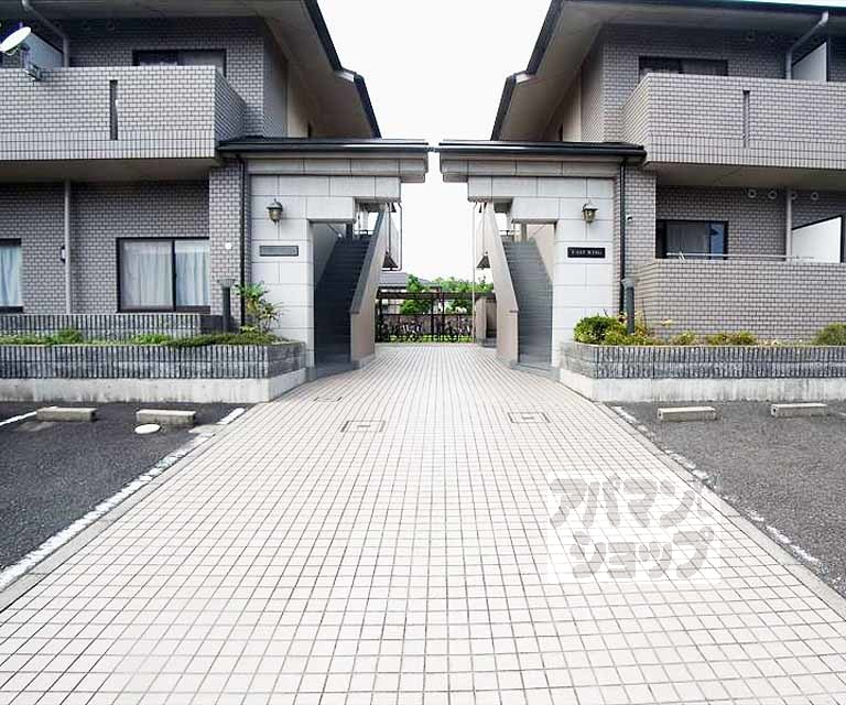 EAST・WEST WINGの外観写真