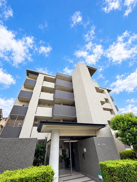 建物外観　鉄筋コンクリート造・ガッチリとした建物です♪