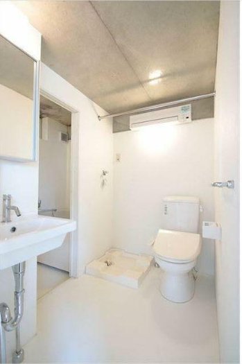 東急田園都市線 駒沢大学駅 徒歩7分 4階建 築13年のトイレ写真