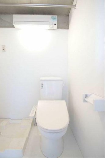 東急田園都市線 駒沢大学駅 徒歩7分 4階建 築13年のトイレ写真