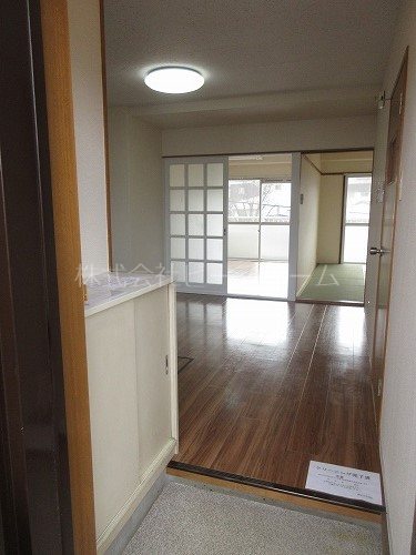 玄関　※別号室参考写真
