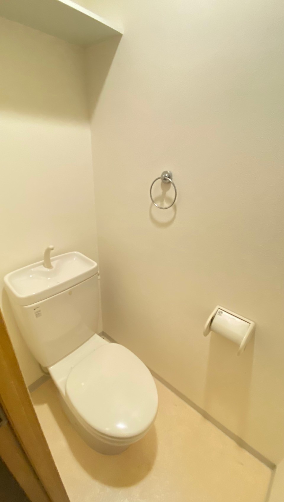 阪急神戸線 十三駅 徒歩5分 6階建 築20年のトイレ写真