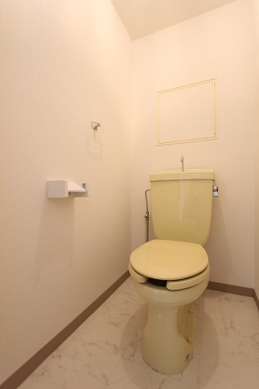 ＪＲ相模線 香川駅 徒歩14分 3階建 築38年のトイレ写真