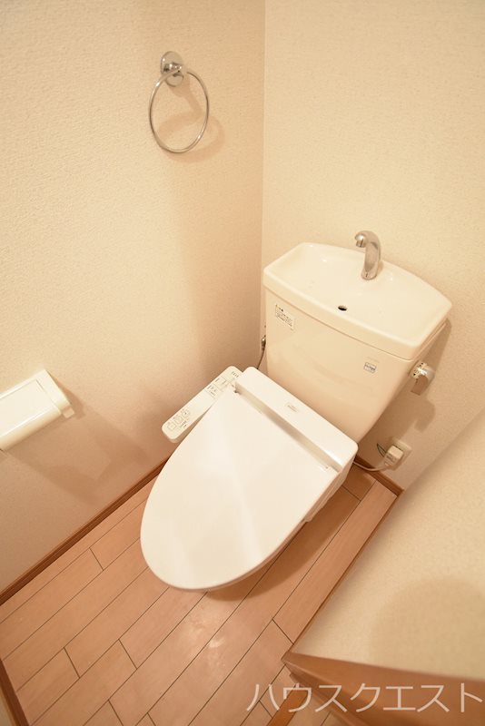 地下鉄烏丸線 烏丸御池駅 徒歩3分 10階建 築23年のトイレ写真