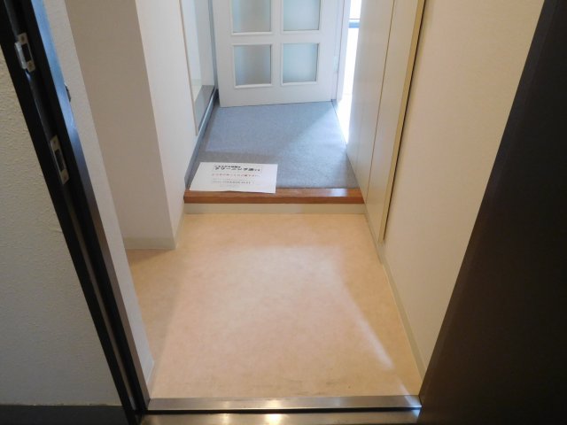 ＪＲ中央線 中野駅 徒歩7分 4階建 築44年の玄関写真