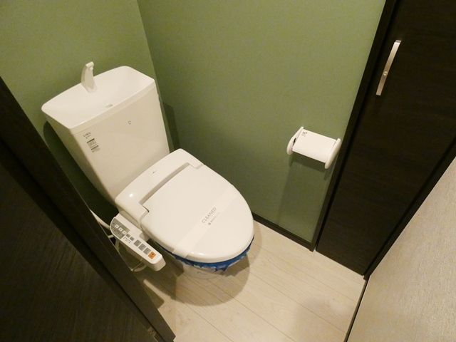 トイレ　嬉しいウォシュレット付き