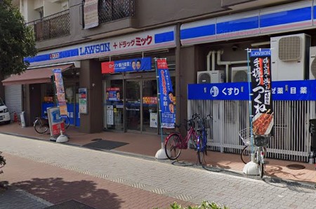 コンビニ　ローソン ドラッグミック湯里東店（コンビニ）まで54m