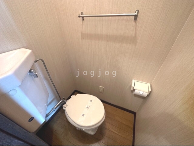 トイレ　当社サービスセンターで温水洗浄便座の設置承ります★