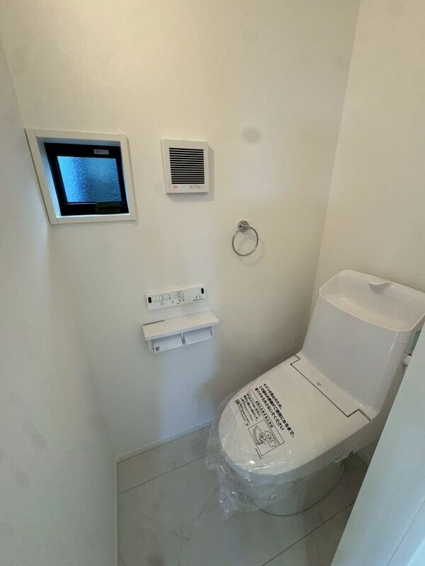 QLAZO柏市西原戸建 1号棟のトイレ写真