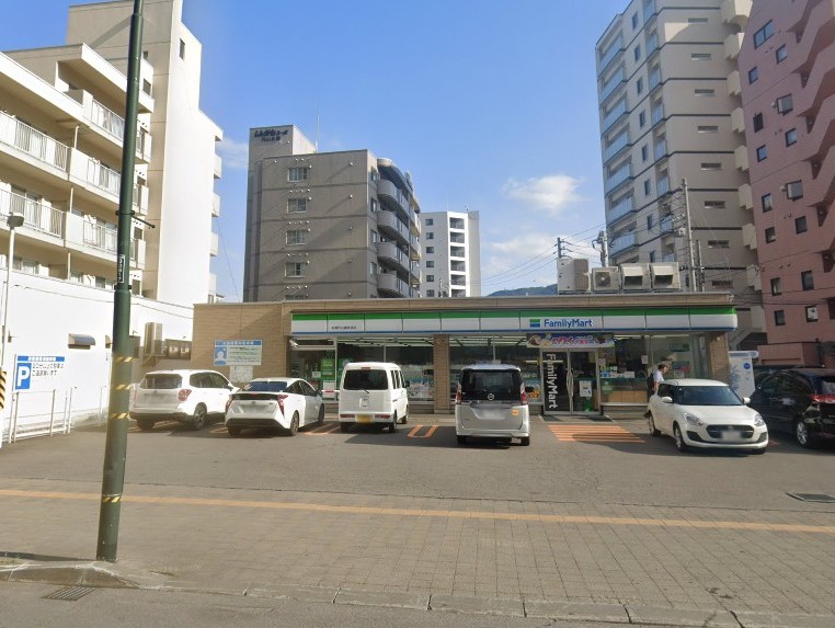 コンビニ　ファミリーマート札幌円山裏参道店（コンビニ）まで338m