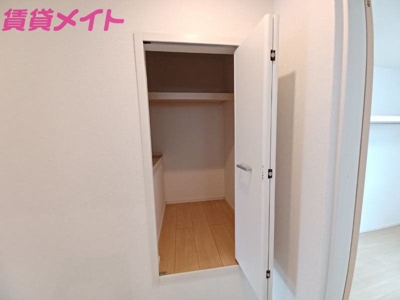 収納　同型参考写真