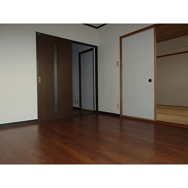 居室・リビング　※写真は同じマンションの違う部屋のものになります。