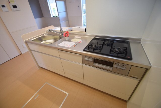 キッチン　3口ガスコンロのシステムキッチン
